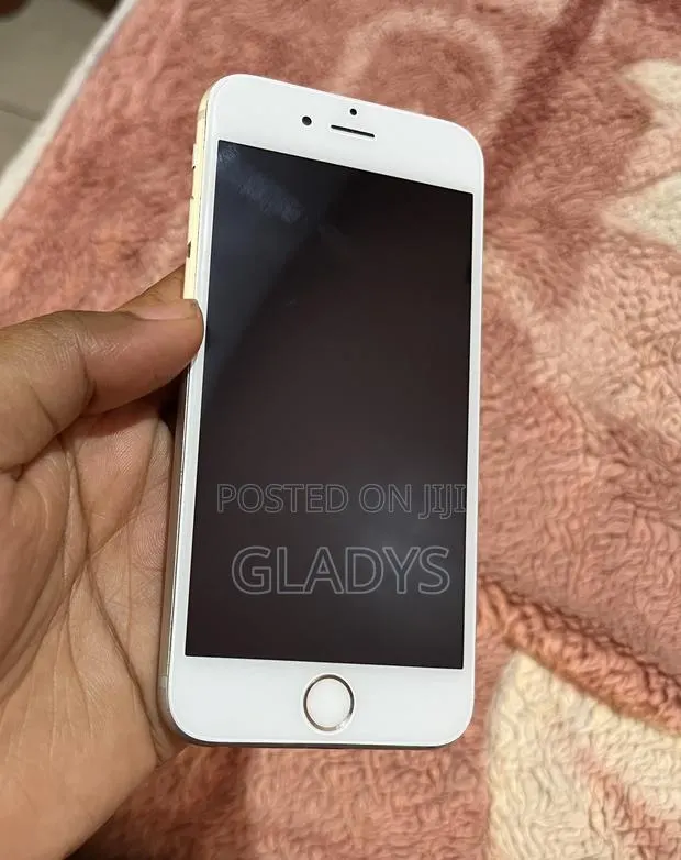 Apple iPhone 6s 64 GB Silver · Photo 1