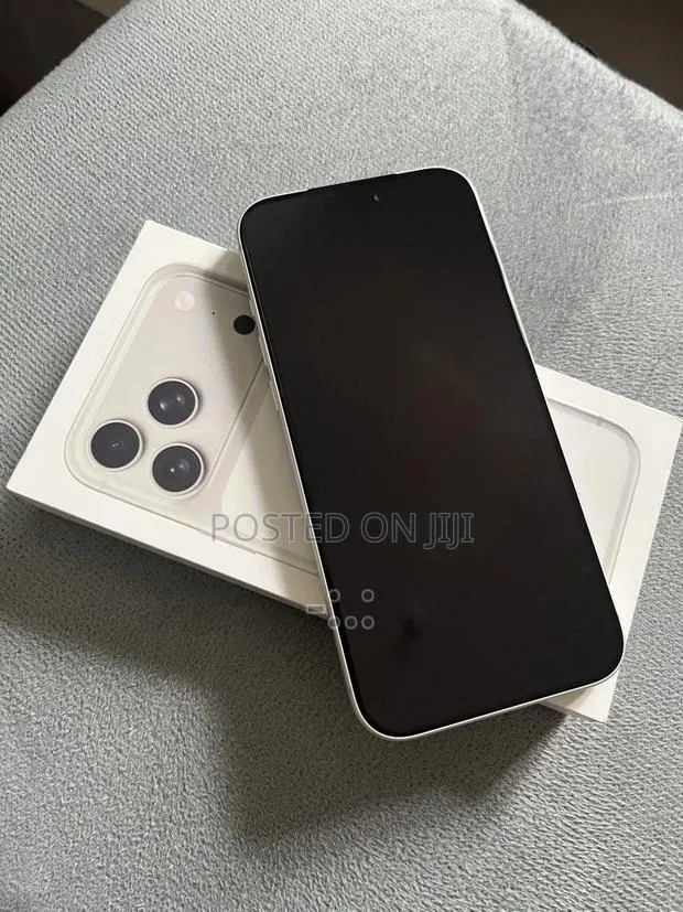 Apple iPhone 17 Pro Max 512 GB Silver · Photo 1