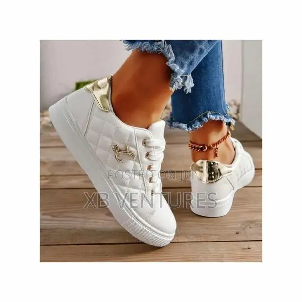 Women's White Quilted Sneakers · Photo 1