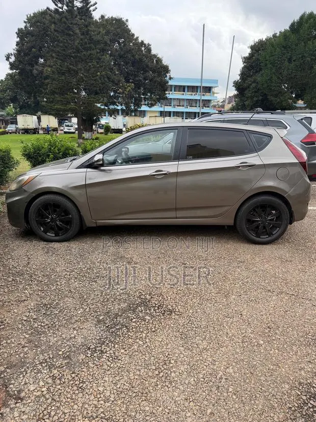 Hyundai Accent 2013 Brown · Photo 1