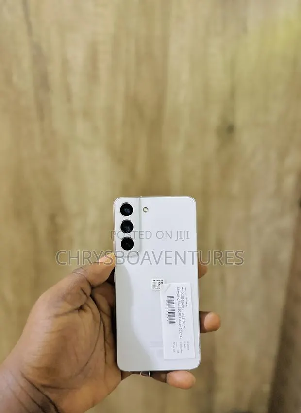 Samsung Galaxy S22 5G 128 GB White · Photo 1