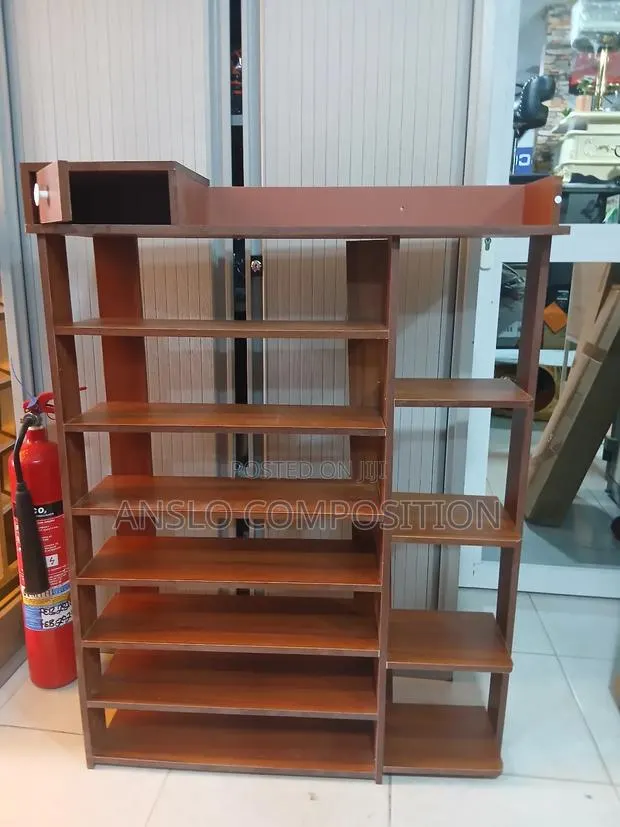 Seven-Step Shoe Stand · Photo 1