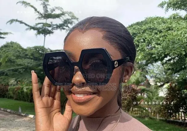 Black Sunglasses for Woman · Photo 1
