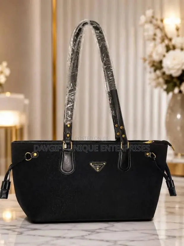 Ladies Leather Handbag · Photo 1