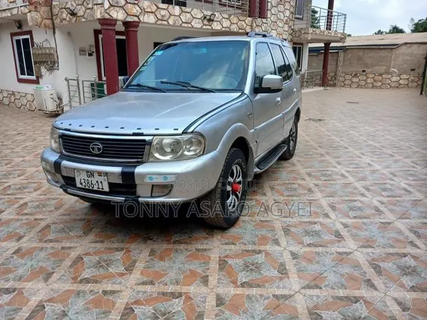 Tata Safari 2011 Silver · Photo 1
