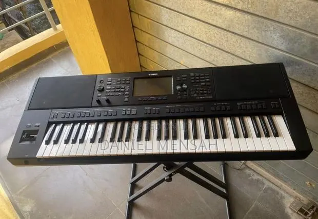 YAMAHA PSR Sx 700 · Photo 1
