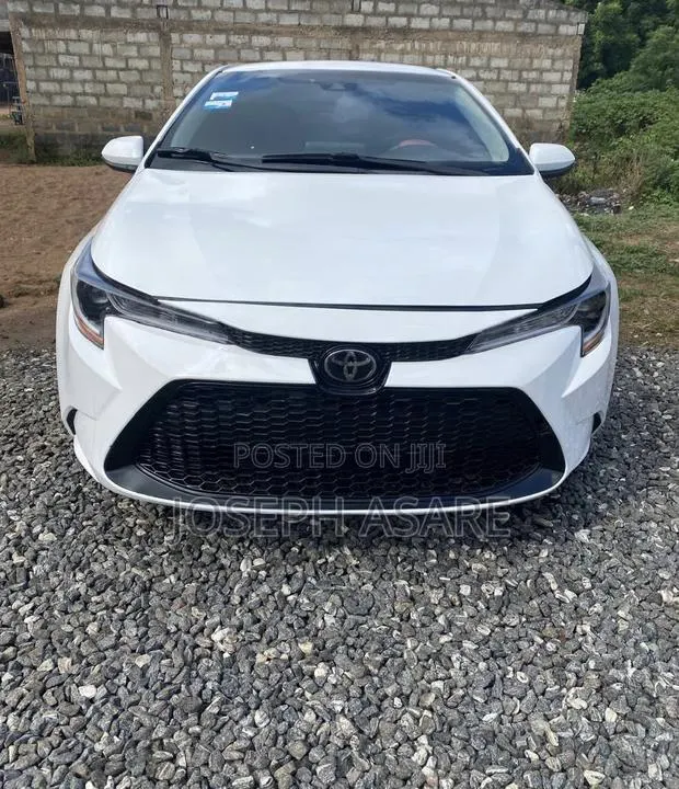 Toyota Corolla SE 2022 White · Photo 1