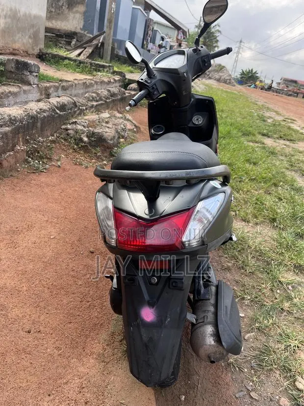 Yamaha 2011 Gray · Photo 1
