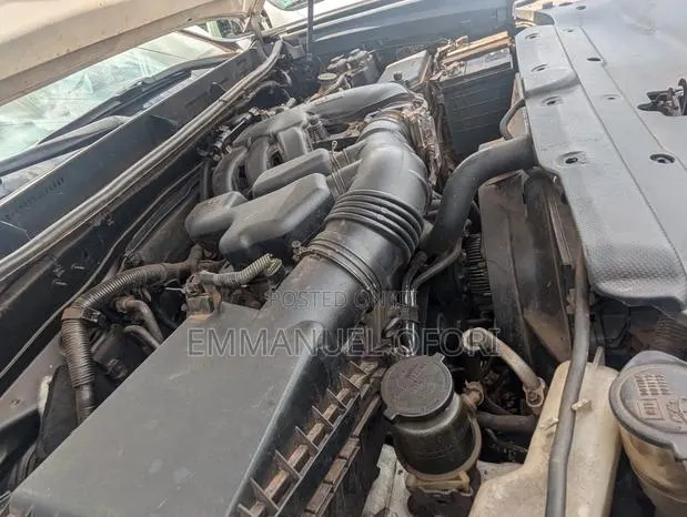 Toyota Land Cruiser Prado 2012 White · Photo 1