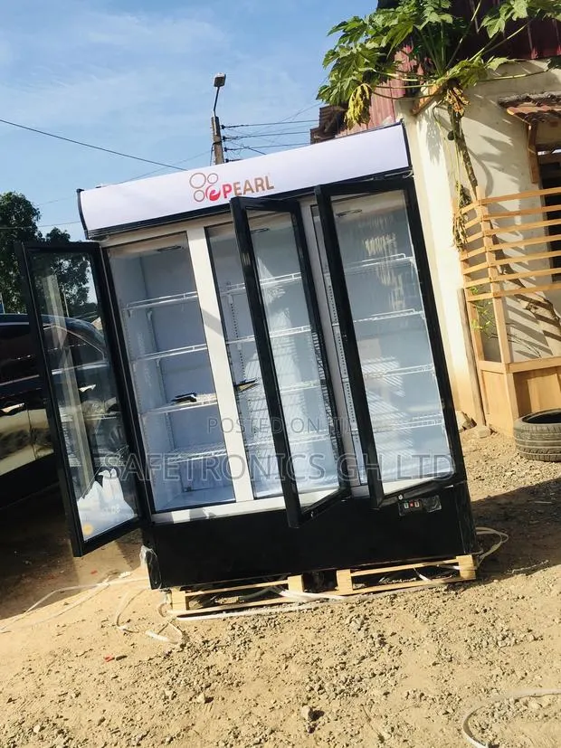 Glass 3 Doors Pearl Display PVC-150 950 Liters Fridge · Photo 1