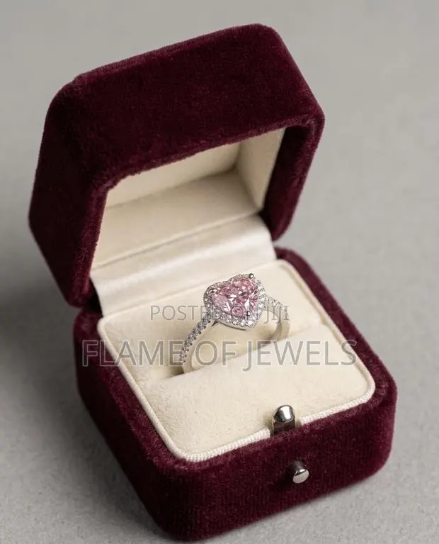 Pink Love Cut Promise /Engagement Ring · Photo 1