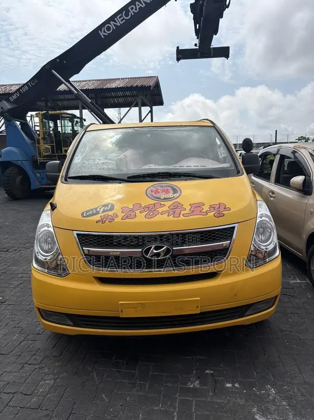 Hyundai Starex 2015 Yellow · Photo 3