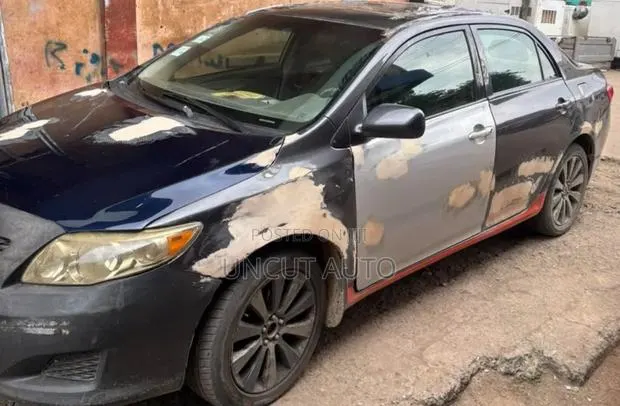 Toyota Corolla 2010 Black · Photo 4