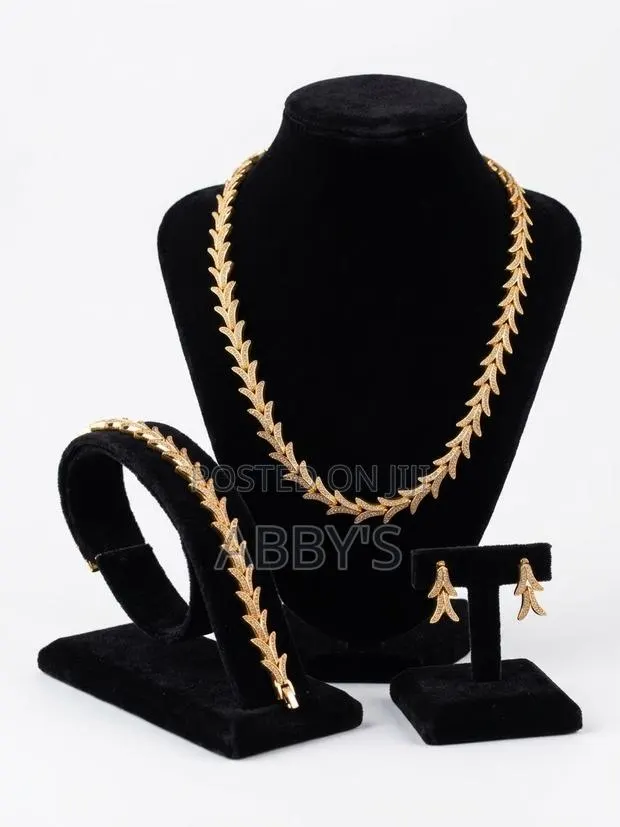 14 Carat Gold Plated Aurelia Flora 4-in-1 Jewelry Set · Photo 1