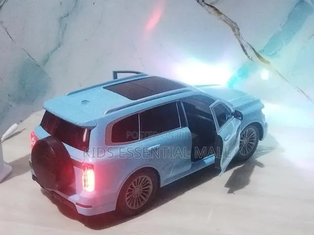 Remote Control Toy Electric SUV Car Set · Photo 3