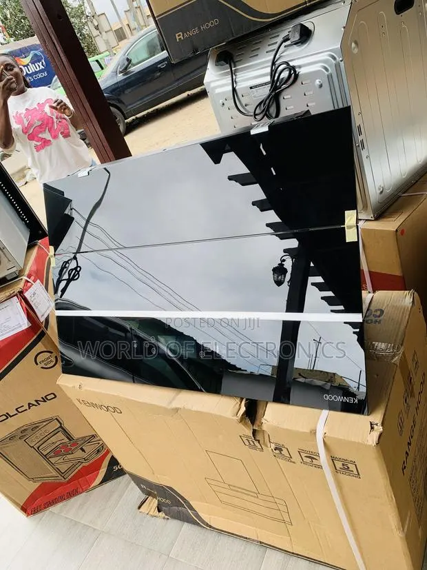 Shop the New Built Inn Kenwood 90cm Heat Extractor(BlackTempered Glass · Photo 1