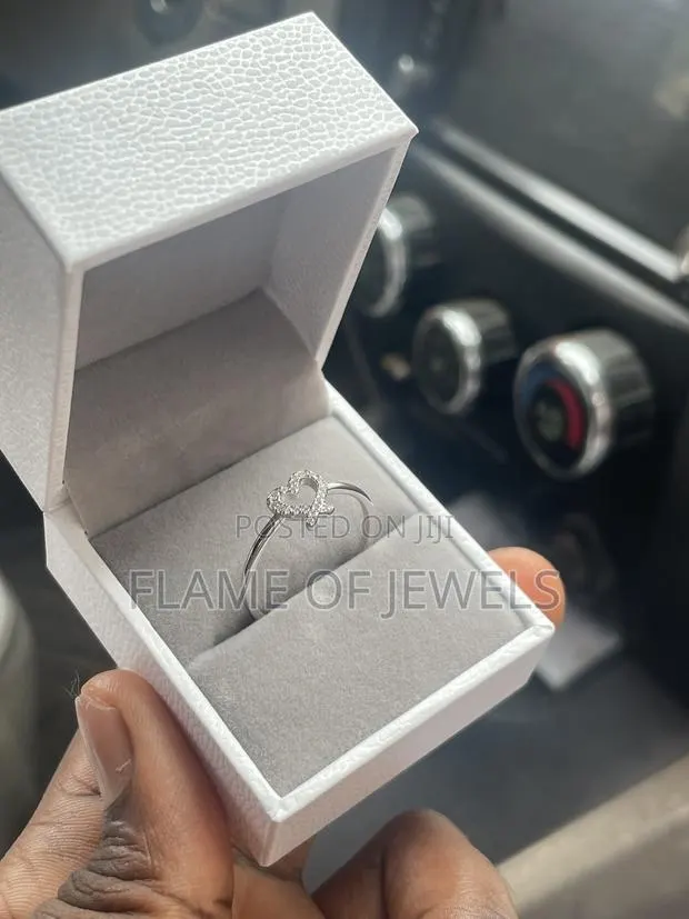 No Fade Heart Promise Ring · Photo 1