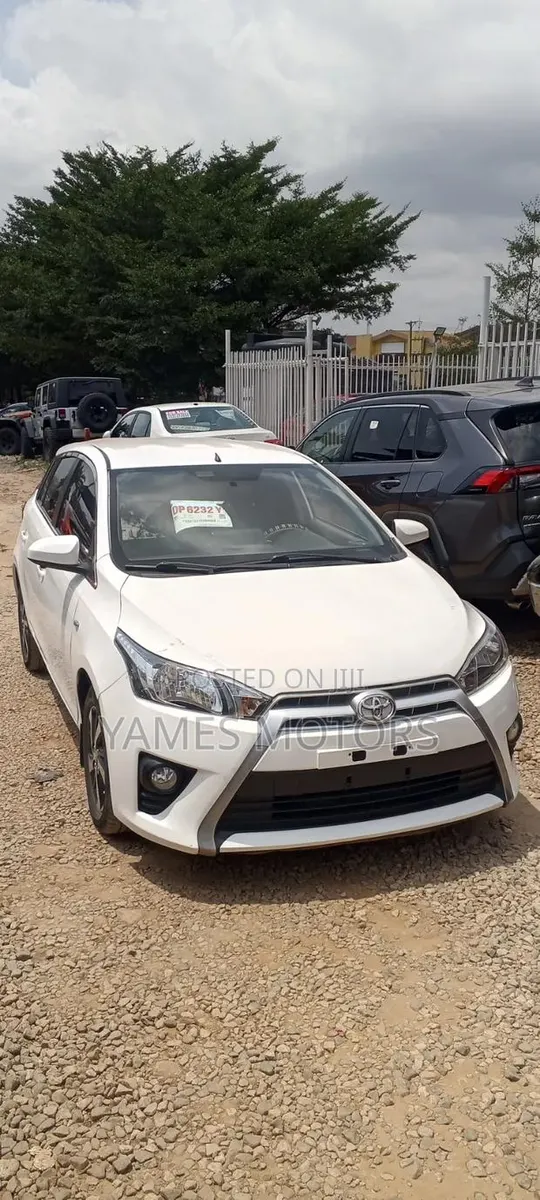 Toyota Yaris L Hatchback 5dr 2016 White