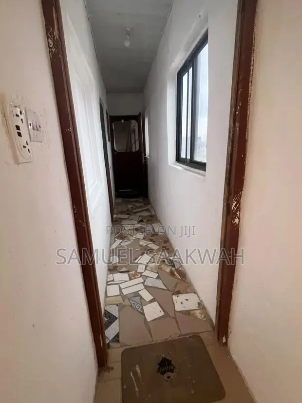 1bdrm Apartment in South Lar, Apapa for rent · Photo 1