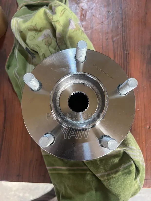 Mitsubishi Outlander - 2016-2020 Front Hub · Photo 1