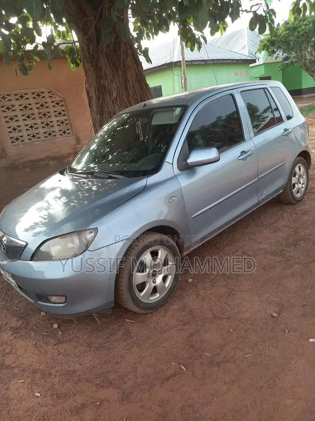 Mazda Demio 2002 Silver · Photo 1