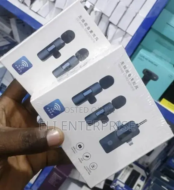 3-in-1 Dual Wireless Lavalier Microphone · Photo 1