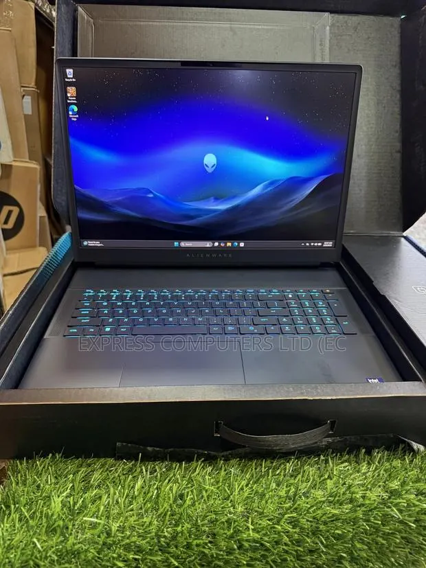 Laptop Alienware 18 Area-51 32GB Intel Core Ultra 9 SSD 1T · Photo 1