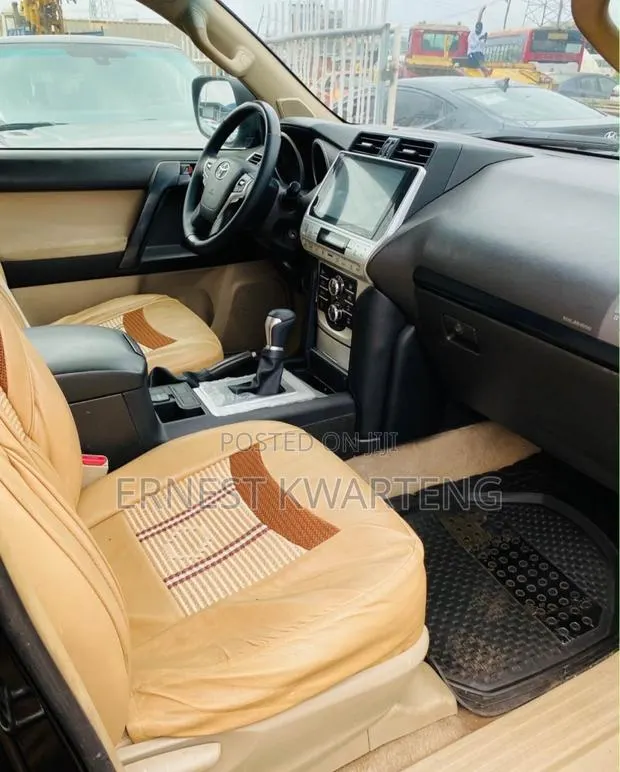 Toyota Land Cruiser Prado 2013 Silver · Photo 1