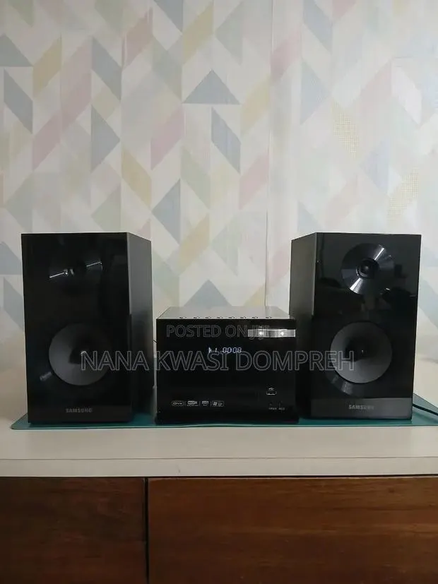 Uk Use Very Neat Samsung Mm-E330d Audio System · Photo 1