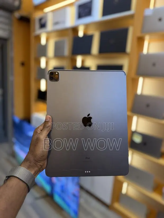 Apple iPad Pro 12.9 (2020) 128 GB Gray · Photo 1
