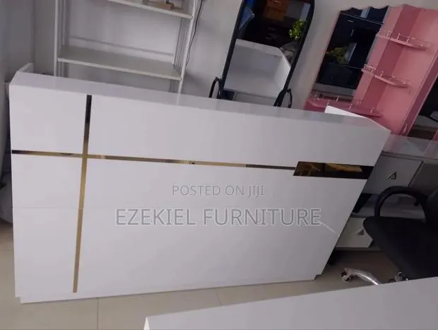 Receptionist Desk · Photo 1