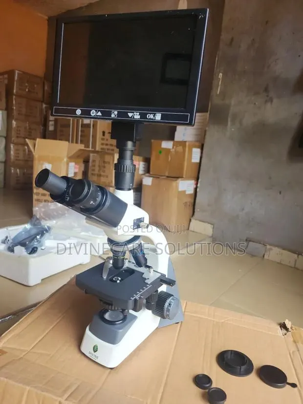 Microscope With Screen · Photo 1