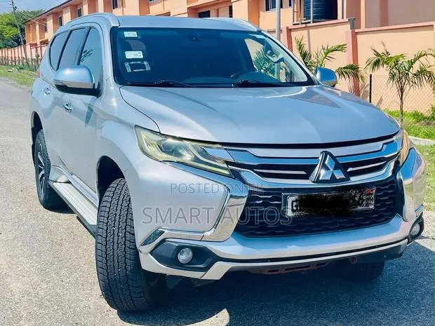 Mitsubishi Pajero Sport GLX 2016 Silver · Photo 1