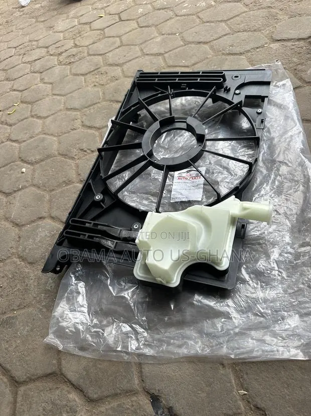 Toyota Corolla Radiator Fan 2014 2015 2016 2017 2018 OEM Fan Case · Photo 1