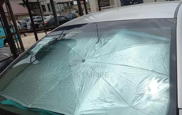 Car Windscreen Sun Protector · Photo 1