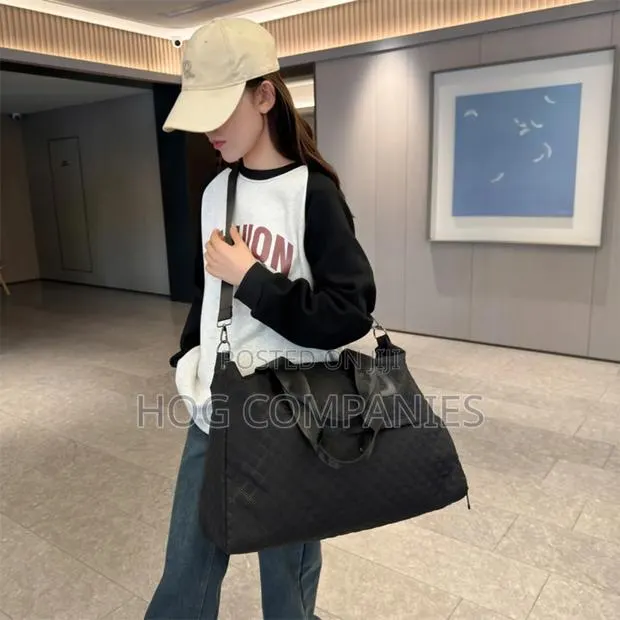 Ladies Quilted Travel Tote Bag - Fast Delivery in 2 Hours · Photo 1