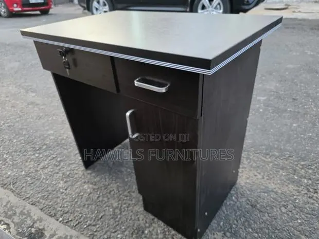 Office Deskor Table With Locking Drawer. · Photo 1