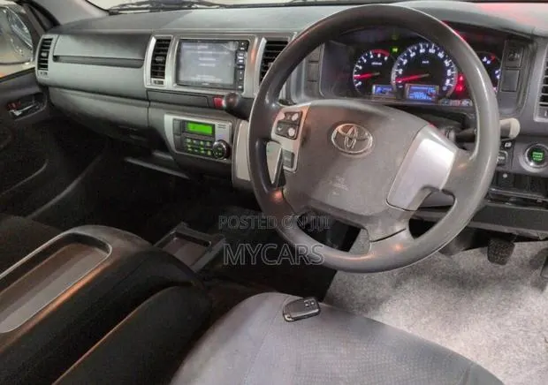 Toyota HiAce 2014 Black · Photo 4