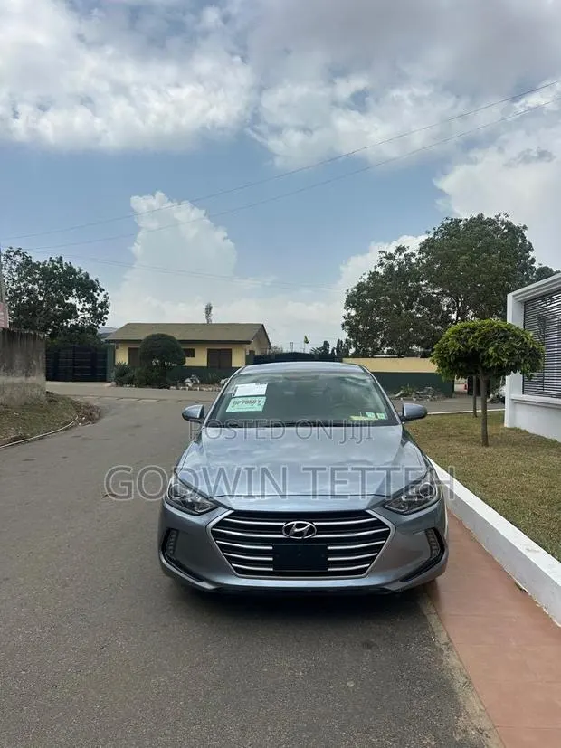Hyundai Elantra Limited Sedan FWD (2.0L 4cyl 6A) 2017 Gray · Photo 1