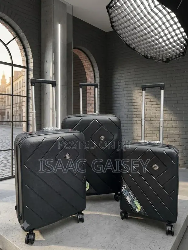 3set Ultra Strong Premium Zipless Luggages · Photo 1