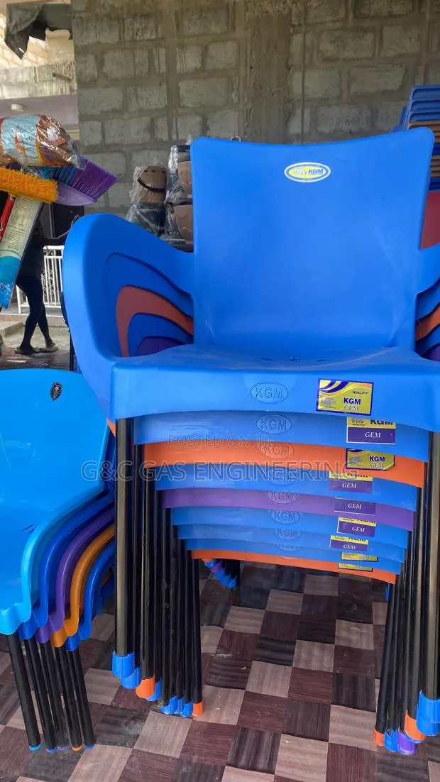 KGM Plastic Chairs · Photo 1