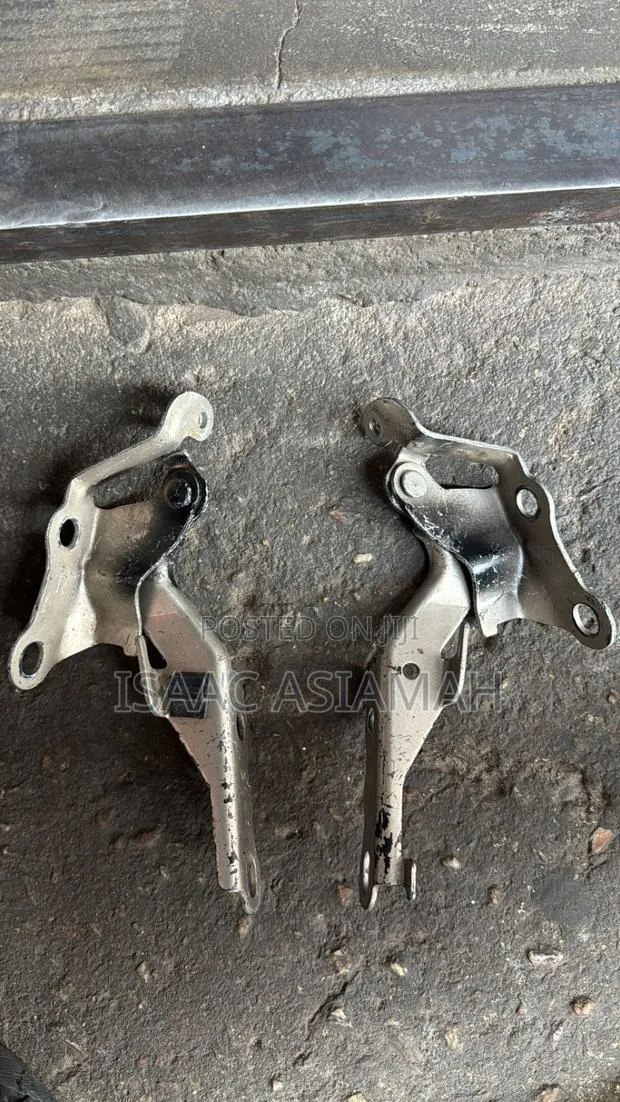 Toyota Corolla 2003,2004,2005,2006,2007,2008 Bonnet Hinges / Inches · Photo 1