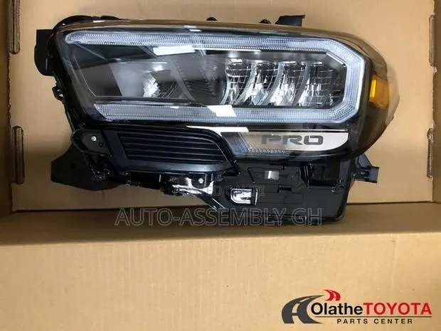 Toyota Tacoma Headlight PAIR(TRD) 2015,2016,2018,2020,2021,2022 · Photo 1