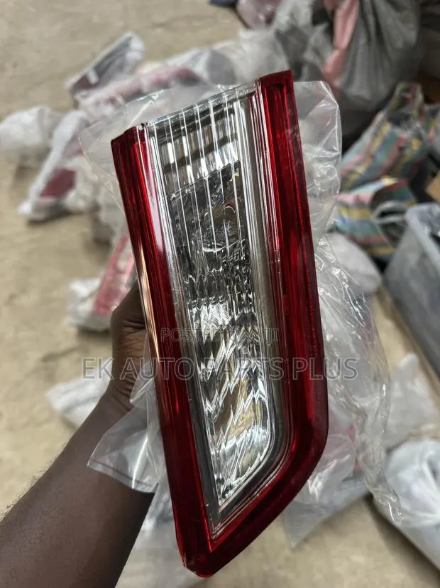 Toyota Camry Spider Boot Light 2012 2013 2014 · Photo 1