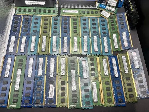 Desktop/Server Ram Modules - Ddr3 Ddr4 Corsair/Hynix/Micron/Samsung · Photo 1