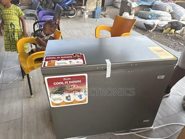 Zara Chest Freezer 244 Liters Sliding Glass With a Reliable Compressor · Photo 1
