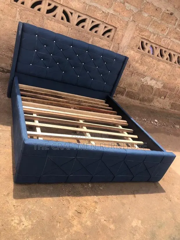 Queen Size Bed Frame · Photo 1