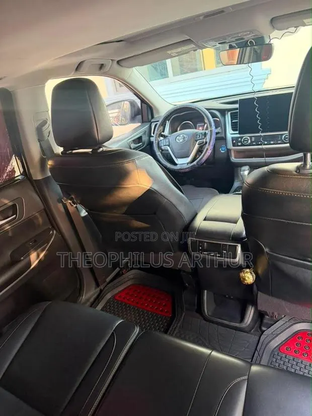 Toyota Highlander XLE 2019 Black · Photo 1