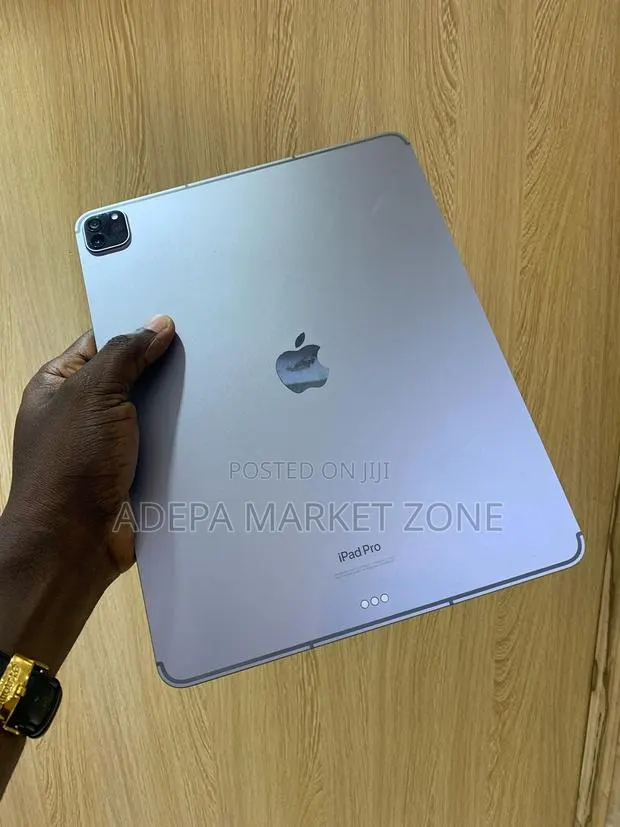 Apple iPad Pro 12.9 (2020) 128 GB Gray · Photo 1