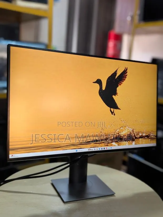 Dell U2718Q Ultra Shar · Photo 1